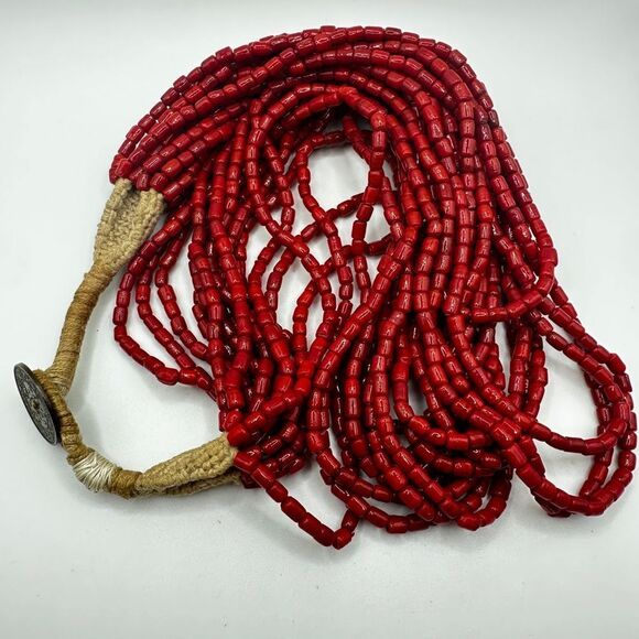 24" and 15 strands of "red coral" glass beads with 1950 Anna coin clasp! - Picture 15 of 17